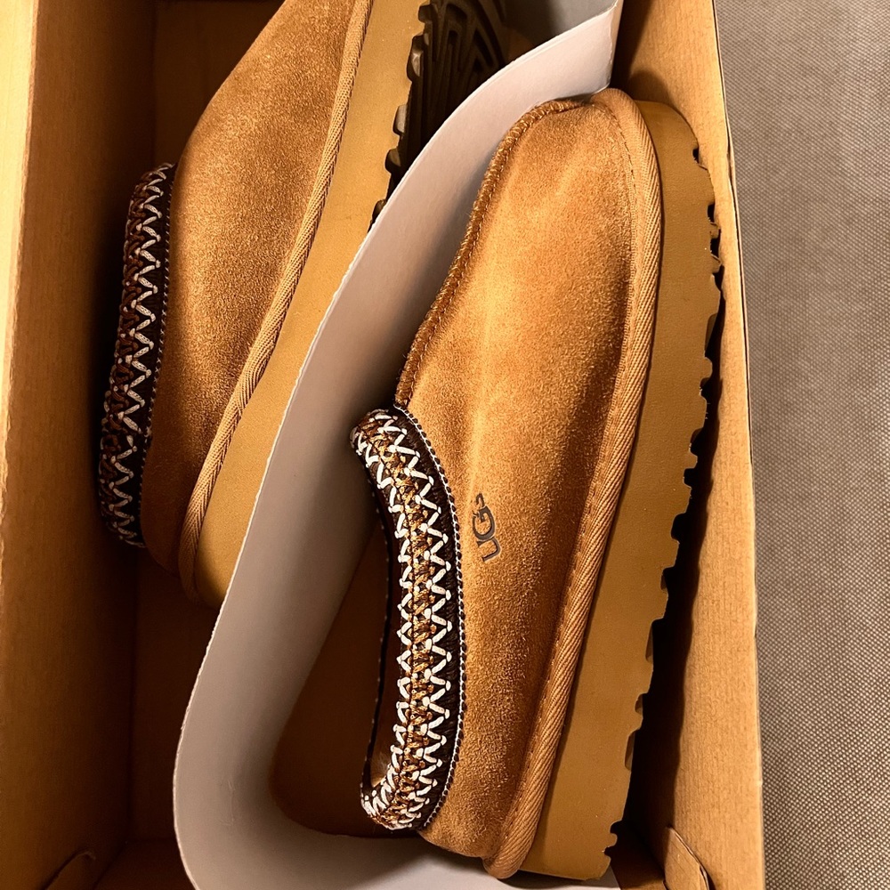 Ugg Tasman Size 5 Brand New in Box